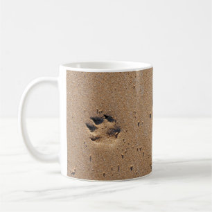 Pfotendrucke in Sand Kaffeetasse