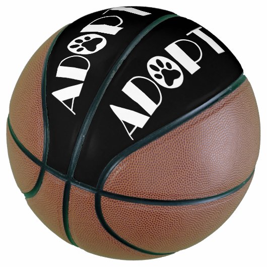 Pfotenhund adoptiert basketball (angewinkelt)