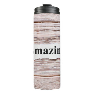 PHANTASTISCH des Wortes auf dem Papier. Konzept. A Thermosbecher