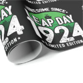 Phantastisch seit 1924 Leap Year Day Feb 29 Birthd Geschenkpapier (Rolleneckpunkt)