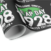 Phantastisch seit 1928 Leap Year Day Feb 29 Geburt Geschenkpapier (Rolleneckpunkt)