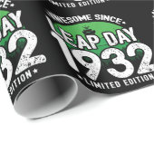 Phantastisch seit 1932 Leap Year Day Feb 29 Geburt Geschenkpapier (Rolleneckpunkt)