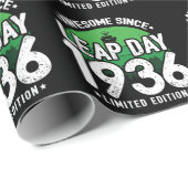 Phantastisch seit 1936 Leap Year Day Feb 29 Birthd Geschenkpapier (Rolleneckpunkt)