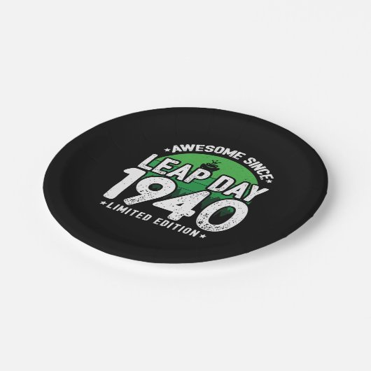 Phantastisch seit 1940 Leap Year Day Feb 29 Geburt Pappteller (Schrägansicht)