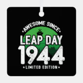Phantastisch seit 1944 Leap Year Day Feb 29 Birthd Ornament Aus Metall (Vorderseite)