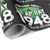 Phantastisch seit 1948 Leap Year Day Feb 29 Birthd Geschenkpapier (Rolleneckpunkt)