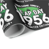 Phantastisch seit 1956 Leap Year Day Feb 29 Birthd Geschenkpapier (Rolleneckpunkt)