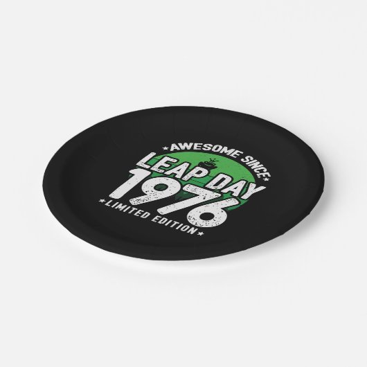 Phantastisch seit 1976 Leap Year Day Feb 29 Birthd Pappteller (Schrägansicht)