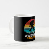 Phantastisch seit 2014 | Birthday Bigfoot Retro Kaffeetasse (Vorderseite Links)
