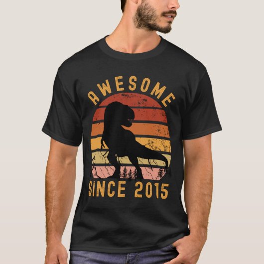 Phantastisch seit 2015 Dinosaurier T-Shirt (Vorderseite)
