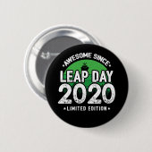 Phantastisch seit 2020 Leap Year Day Feb 29 Geburt Button (Vorne & Hinten)