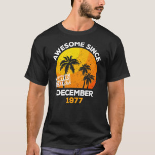 Phantastisch seit Dezember 1977 Retro Men & Women T-Shirt