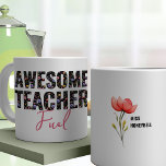 Phantastisch Teacher Fuel Wildblume Blumentext Kaffeetasse<br><div class="desc">Tasse für Lehrer,  mit "phantastischem Lehrerbrennstoff" versehen und mit farbenfrohen Wildblumen dekoriert. Die andere Seite ist mit einem Namen personalisiert,  neben einem Single Stamm wilde Blume. Durchsuchen Sie meine Teacher Gifts Collection für weitere Geschenke von Lehrern.</div>