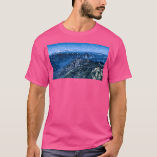 Phantastische Aussicht auf die Kaskade (Poly Art) T-Shirt