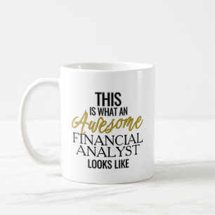 Phantastische Finanzanalytiker sehen aus wie Kaffeetasse