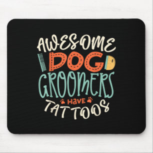 Phantastische Hunde-Großomere haben Tattoos, die H Mousepad