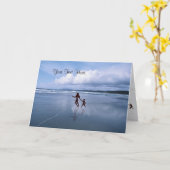 Phantastische Silhouette von Mutter und Sohn am St Karte (Gelbe Blume)