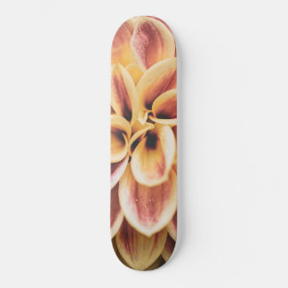Phantastische Sommer Dahlia Blume (Blumenkunst) Skateboard