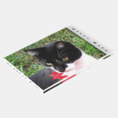 Phantastische Tuxedo Katze im Garten Benutzerdefin Gästebuch (Ecke)