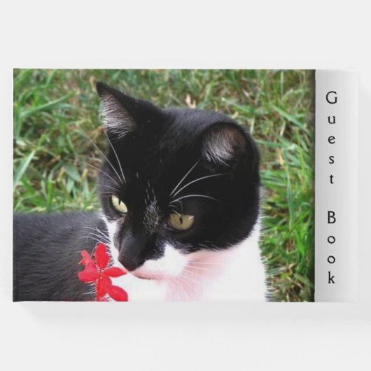 Phantastische Tuxedo Katze im Garten Benutzerdefin Gästebuch (Vorderseite)
