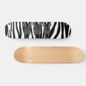Phantastische Zebra Herd auf Zebra Print Skateboard (Horizontal)
