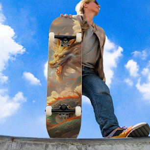 Phantastischer Drache in Wolken Roter Golden Rot Skateboard