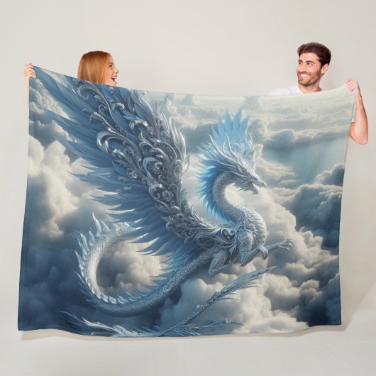Phantastischer Drache umgeben von Wolken Fleecedecke (Beispiel)