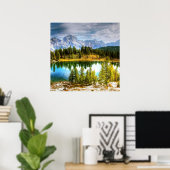 phantastischer naturblauer See in den Bergen Poster (Heimbüro)