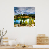 phantastischer naturblauer See in den Bergen Poster (Küche)