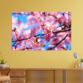 Phantastischer rosa Sakura und blauer Frühlingshim Leinwanddruck (Insitu (Wohnzimmer))