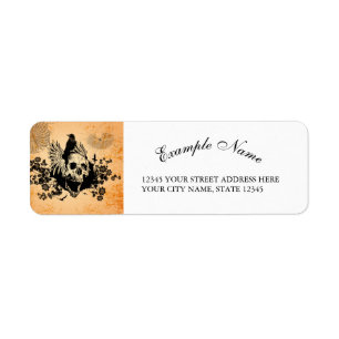 Phantastischer Schädel mit Flügeln und Krähen