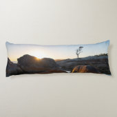 Phantastischer Sonnenaufgang an der Bucht von Brün Seitenschläferkissen (Rückseite)