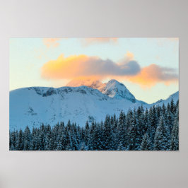 Phantastischer Sonnenuntergang oberhalb des Gebirg Poster