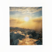 Phantastischer Sonnenuntergang über Wolken und son