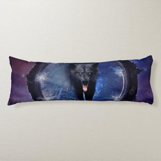 Phantastischer Wolf kommt durch ein Tor Seitenschläferkissen (Vorderseite)