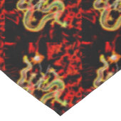 Phantastisches Drachenfeuer auf Glücksenergie Tischdecke (Schrägansicht)