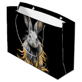 Phantastisches graues Kaninchen am Feuer Große Geschenktüte (Rückseite Schrägansicht)