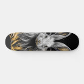Phantastisches graues Kaninchen am Feuer Skateboard (Horizontal)