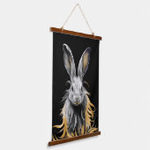 Phantastisches graues Kaninchen am Feuer Wandteppich Mit Holzrahmen (Gewinkelt)