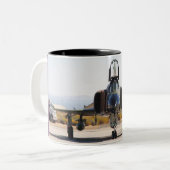 Phantom F-4 mit Austragsrutsche Zweifarbige Tasse (Vorderseite Links)