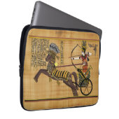 Pharao Ramesses II & Chariot in Kadesh Laptopschutzhülle (Vorne Rechts)