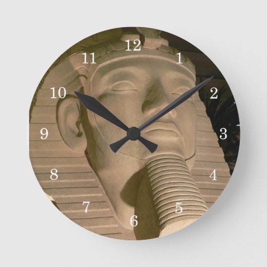 Pharaoh Statuette Wall Clock Runde Wanduhr (Vorderseite)