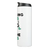 Pharmacy Tech zählt Pillen zur Bezahlung der Rechn Thermosbecher (Nach rechts gedreht)