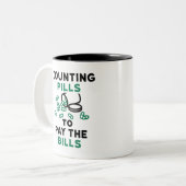 Pharmacy Tech zählt Pillen zur Bezahlung der Rechn Zweifarbige Tasse (Vorderseite Links)