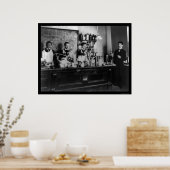 Pharmazeutischer Labrador an der Howard University Poster (Küche)