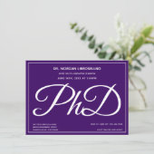 PhD-Lila Graduationspartei Einladung (Stehend Vorderseite)