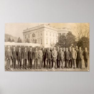 Phi Gam Leaders mit Calvin Coolidge Poster
