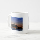 Philadelphia-Skyline an der Dämmerung Kaffeetasse (Vorderseite Links)