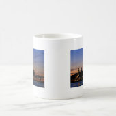 Philadelphia-Skyline an der Dämmerung Kaffeetasse (Mittel)