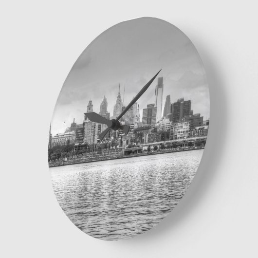 Philadelphia-Skyline in Schwarzweiß Große Wanduhr (Winkel)